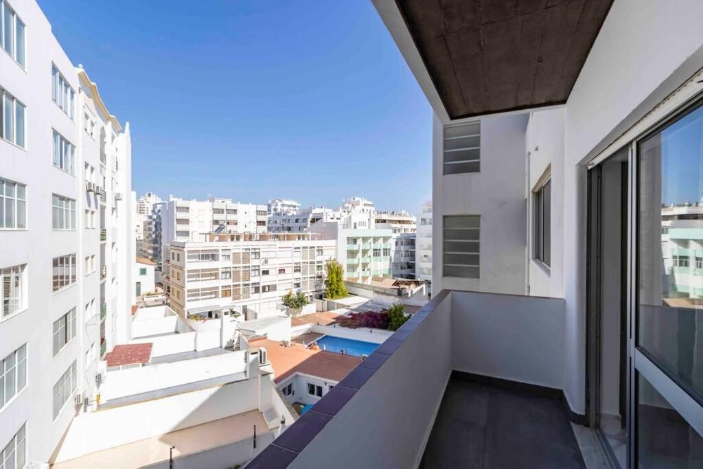 Modern Apartment Beach View Armacao de Pera Exterior photo